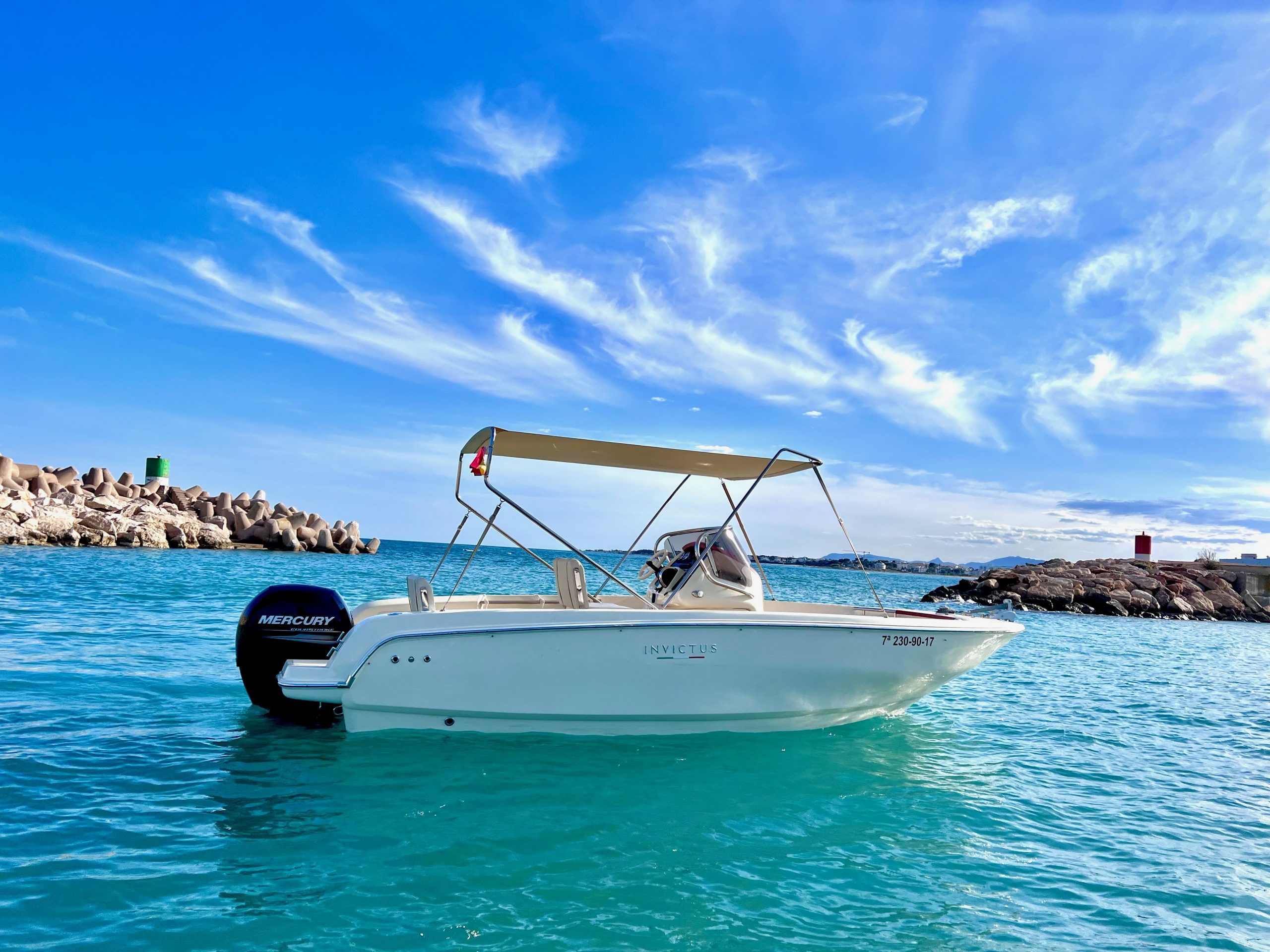 INVICTUS FX200 ALESSMAR ALQUILER BARCOS